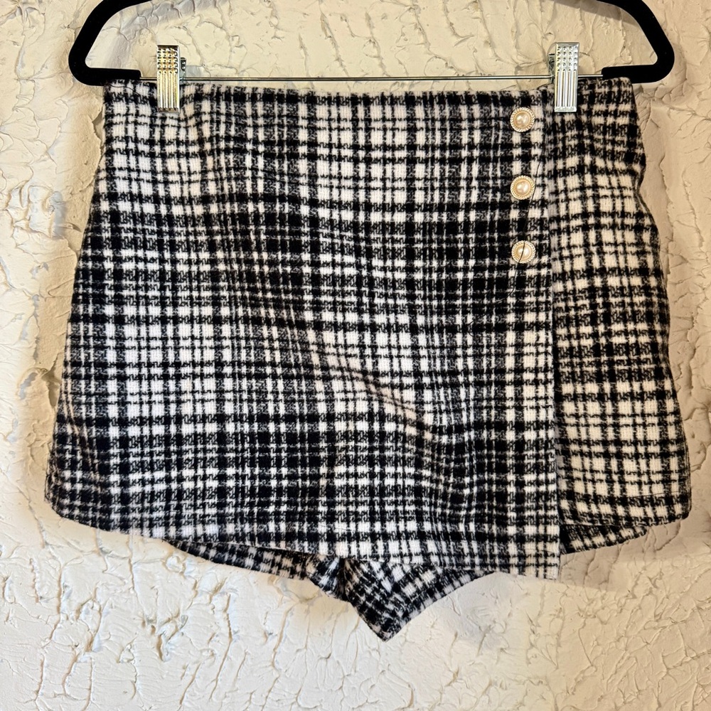 Forever 21 Black and White Plaid Skorts